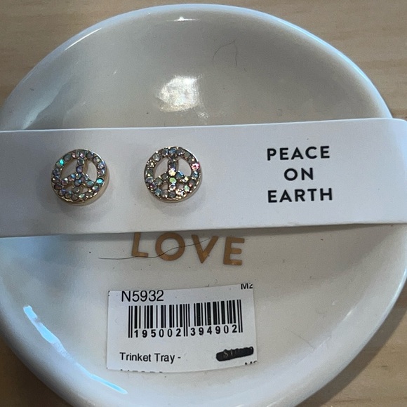 Santa Barbara Design Studios stud earrings & trinket
 tray set “Peace on Earth” - Picture 8 of 13